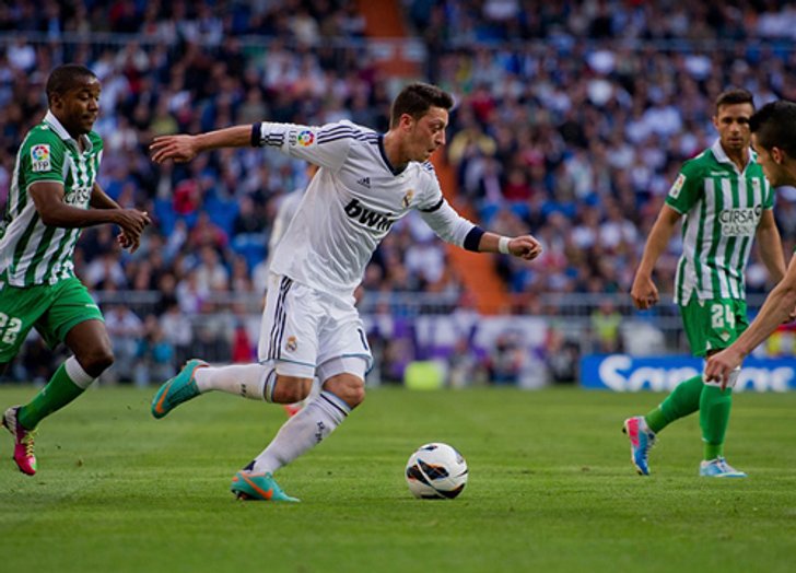 ชุดขาวหืดจับพลิกแซงดับเบติสท้ายเกม2-1