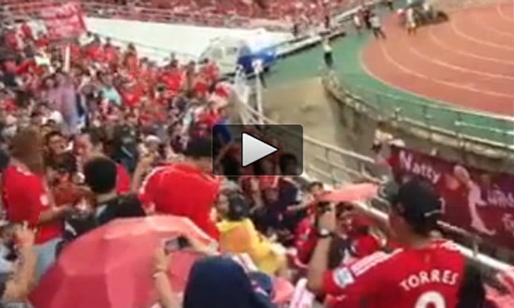 สุดซึ้ง! แฟนหงส์ขอแต่งงานกันในสนามราชมังฯ+คลิป