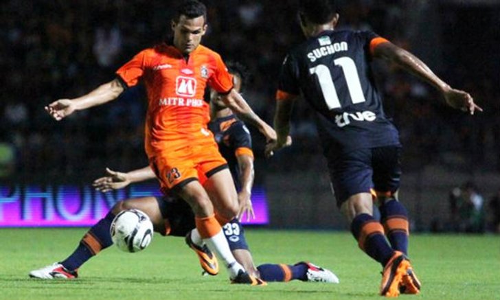 จืดสนิท! ช้างศึกเจาะไม่เข้าเปิดรังเจ๊าราชันมังกร 0-0