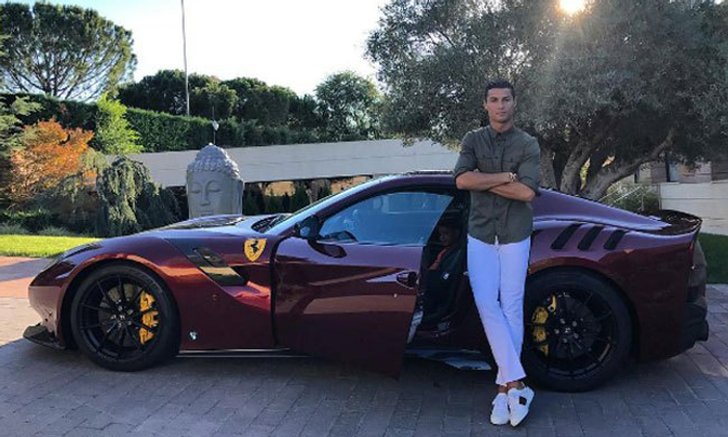 อีกแล้ว! "CR7" แชะภาพอวดรถคันใหม่ไม่วายถูกวิจารณ์ดราม่าอีก