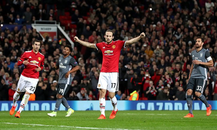 "ผีแดง" อัด "เบนฟิก้า" 2-0 จ่อลิ่วน็อคเอาท์ศึกชปล. (คลิป)