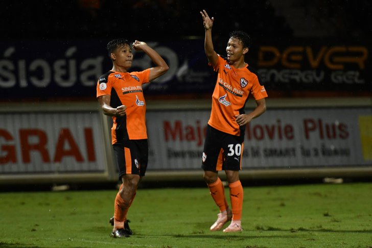 เชียงรายฯ ยังเเรงต่อเนื่อง รัวแซง อุบลฯ 4-1