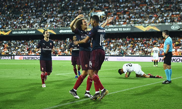 "โอบาเมยอง" แฮตทริก! ปืนใหญ่บุกย้ำแค้นค้างคาว 4-2 (7-3) ลิ่วชิงยูโรป้า