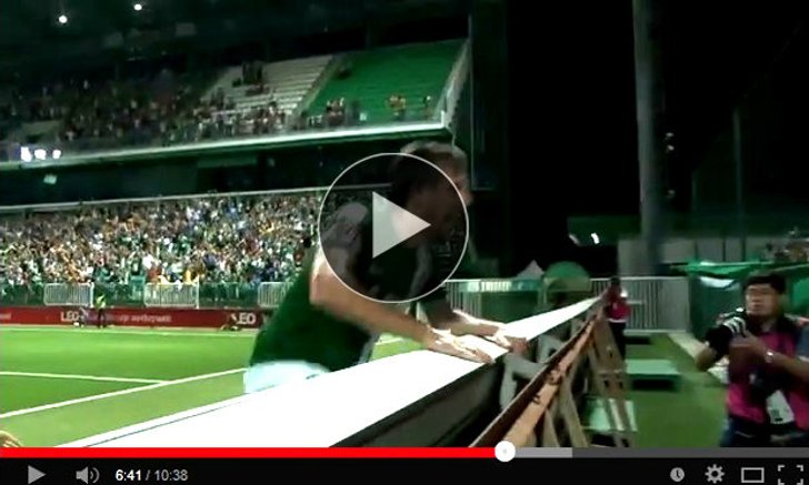 แงะไปดิ! ทาเชฟสกี้ โชว์ชอตสุด Fail แข้งติดคาป้ายข้างสนาม+คลิป