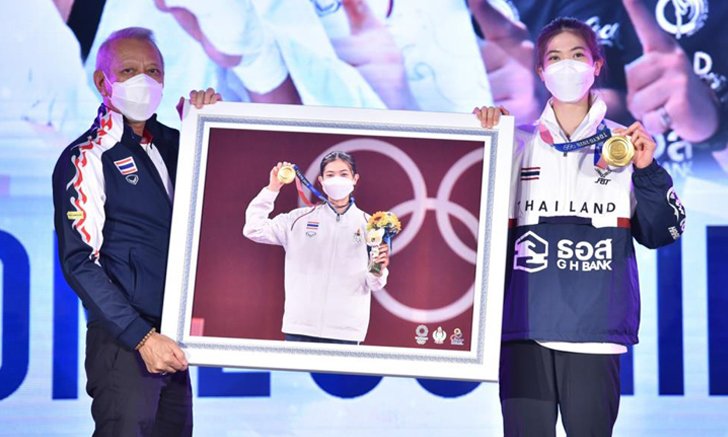 ต้อนรับฮีโร่กลับบ้าน! "เทนนิส พาณิภัค" จอมเตะสาวรับตำแหน่งทูตกีฬาและท่องเที่ยว