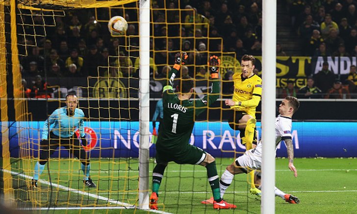 รอยส์กดสอง! เสือเหลือง ไล่ขย้ำ ไก่ เละ 3-0 โอกาสลิ่วสูง