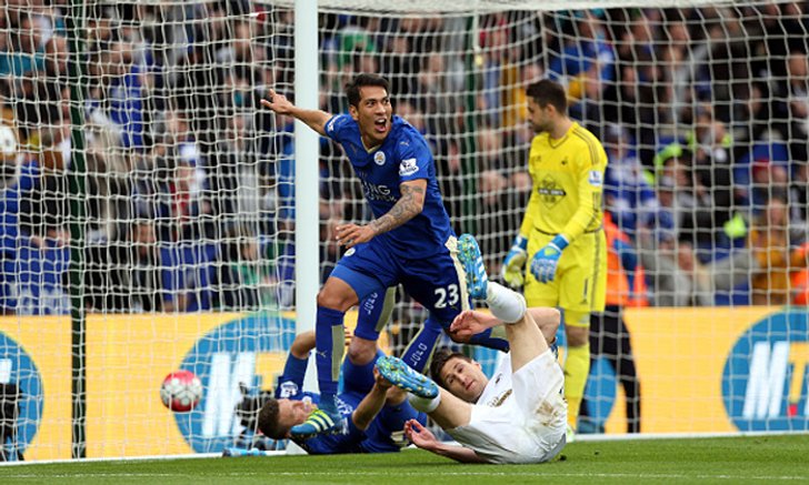 อูยัว ซัดสอง! จิ้งจอกสยาม ถล่ม หงส์ขาว 4-0 ใกล้แชมป์