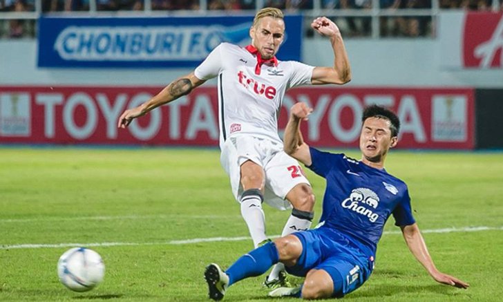 พ่ายคาบ้าน! "ฉลามชล" ยังไม่ฟื้น "แข้งเทพ" บุกเฮ 1-0