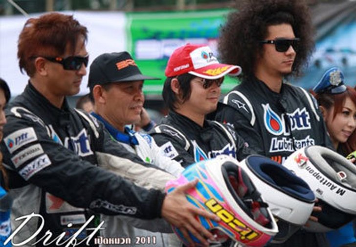 ดาราช่วยเหลือผู้ประสบอุทกภัยน้ำท่วม