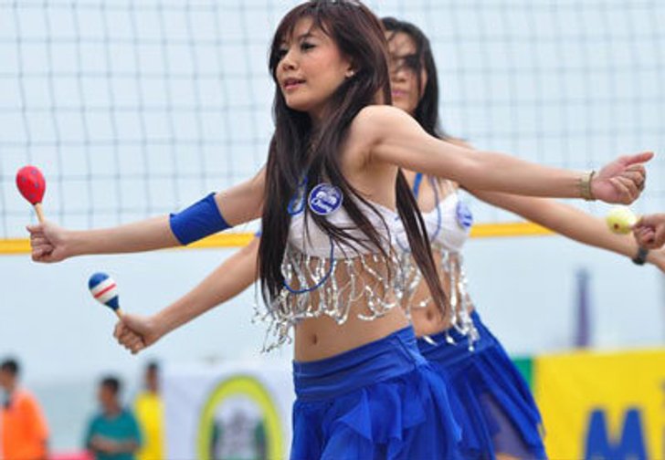 ปอม ปอม เชียร์ วอลเลย์บอลชายหาดชะอำ