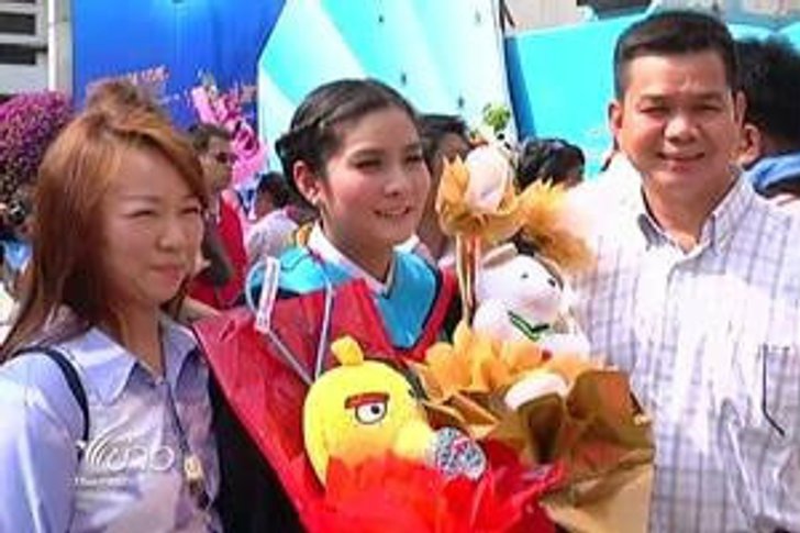 "วิว" เยาวภา รับปริญญาจาก ม.หอการค้าไทย