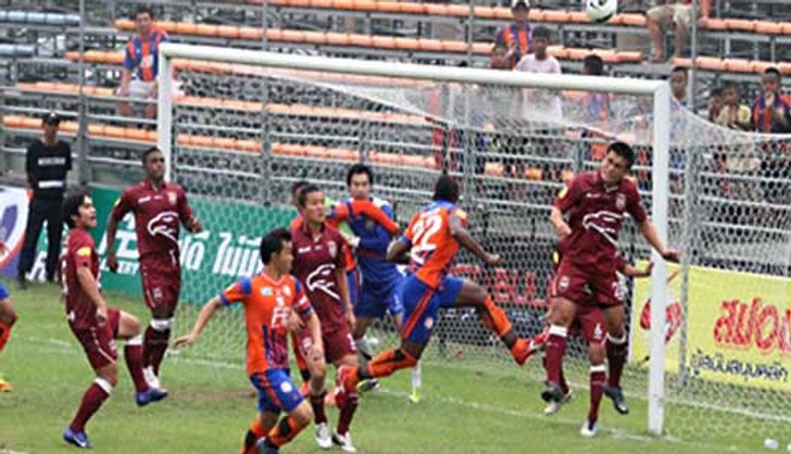ท่าเรือไม่ฟื้นตำรวจบุกยิง1-0 เกมเดือดแจก 3 แดง