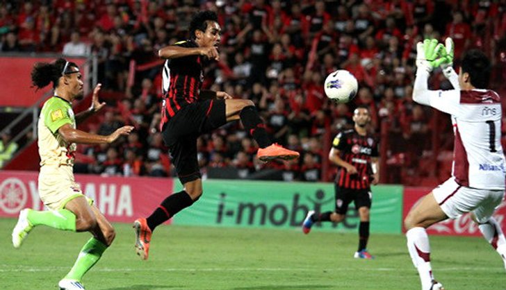 กิเลนยังซิงพลิกแซงโปลิศ 3-1 โอ้,มุ้ยยิงตามนัด