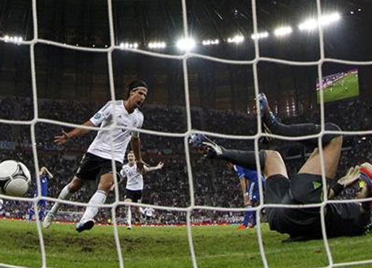 เยอรมันไล่ถล่มกรีซ4-2เข้ารอบรองชนะเลิศ