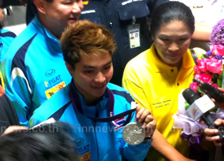 น้องแต้วฮีโร่เหรียญเงินอลป.ถึงไทยแล้วคนแห่รับ