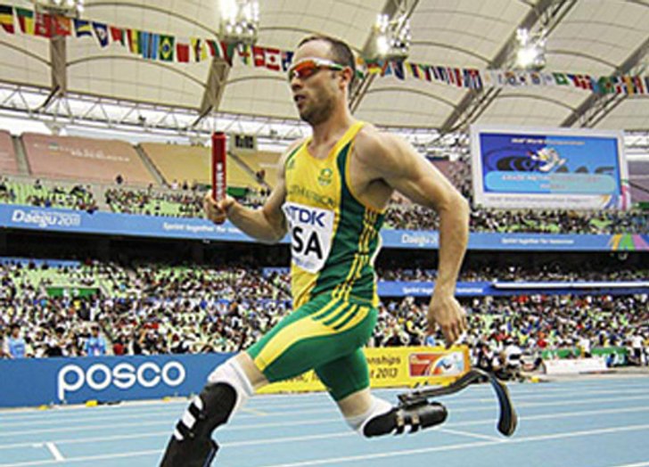 พิสโตเรียส ชวดโชว์ความเร็ว 4 x 400 ม.