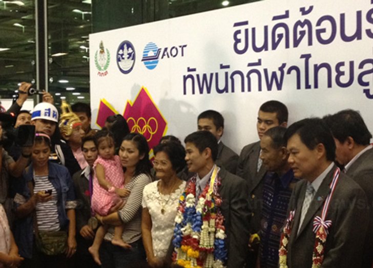 แก้วนำทัพฮีโร่อลป.ถึงไทยแล้วโผกอดแม่มะลิคนรับคึก