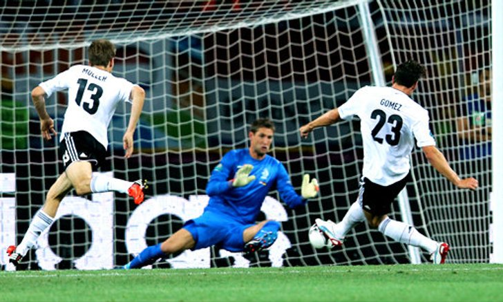 โกเมซซัดเบิ้ล! อินทรีทุบฮอลแลนด์2-1