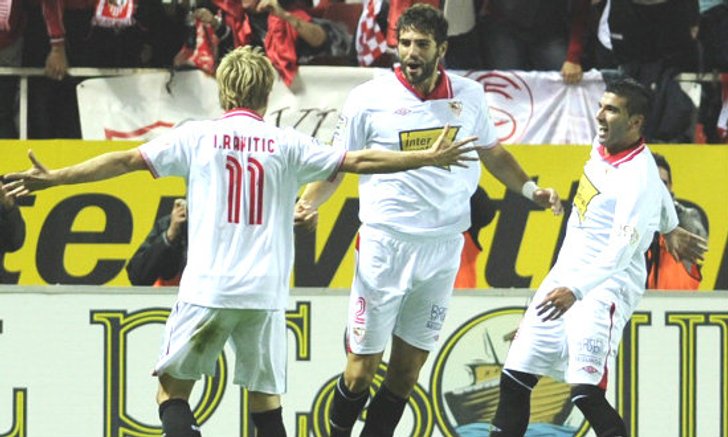 เมเดลซัดเบิ้ล! เซบีย่า เปิดบ้านทุบ เดปอร์ติโบ ลา คอรุนญ่า 3-1