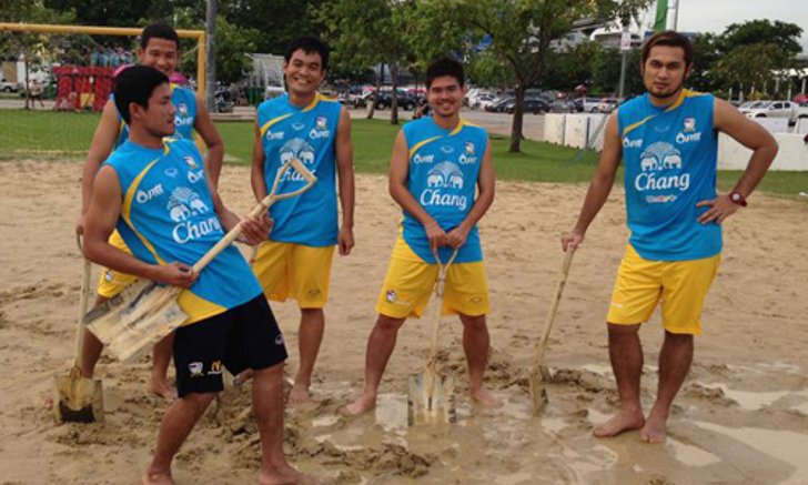โค้ชแดงกังวลฝนทำพิษบอลชายหาดซ้อมน้อย