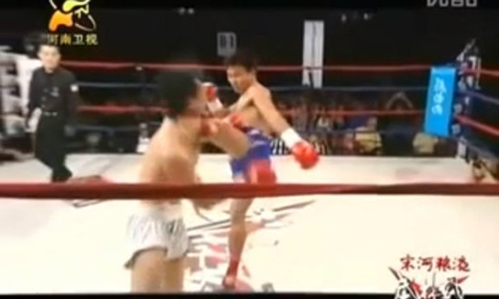 แก้แค้นให้แก้ว พงษ์ประยูร! มวยไทยฟาดก้านคอมวยจีนหลับคาเวที