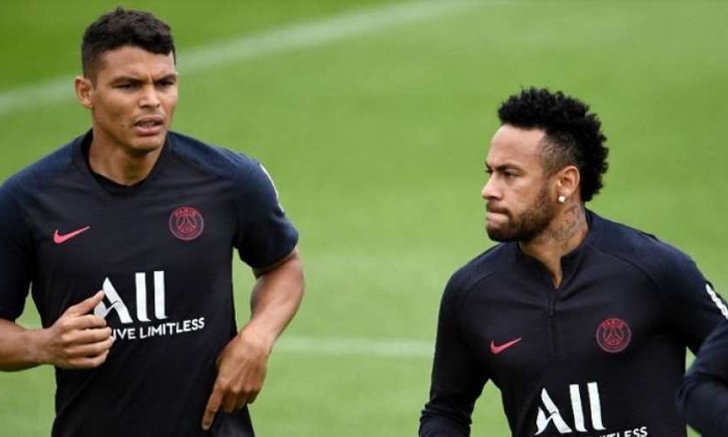 "ติอาโก้" ซิลวา ย้ำ "เนย์มาร์" ไม่จำเป็นต้องย้ายออกจาก PSG