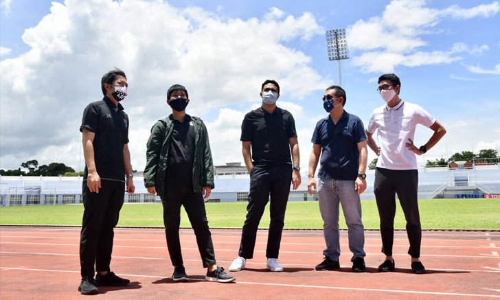 พร้อมลุย! ฝ่ายจัดการแข่งขัน เช็คสภาพสนาม ก่อนแมตช์พิเศษ RAYONG KICK-OFF