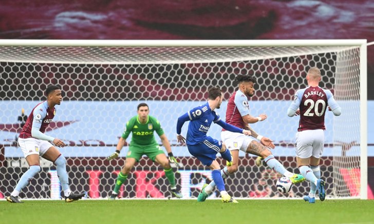ขาด "กรีลิช" เหมือนขาดใจ! วิลล่า โดน จิ้งจอก เชือดดับคาบ้าน 2-1