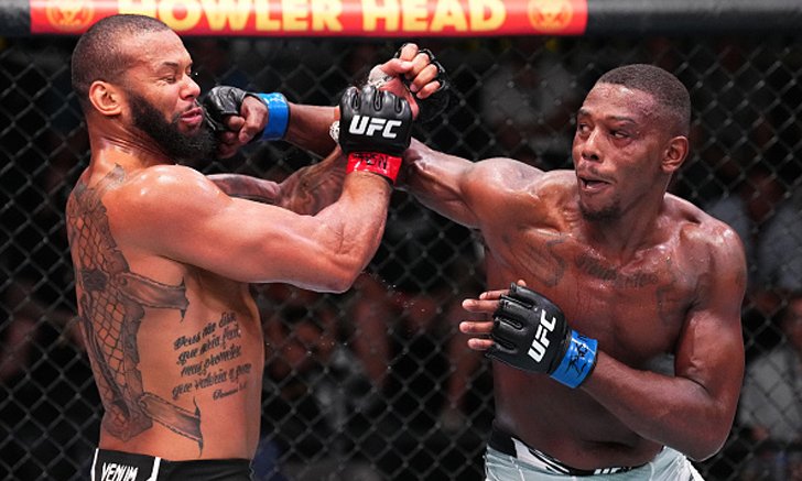"ฮิลล์" แลกระห่ำก่อนดับ "ซานโตส" ยก 4 ศึก UFC FIGHT NIGHT