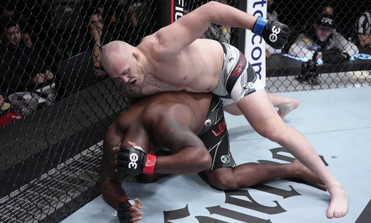 จบแค่ยกแรก! "สปิวัค" ปิดบัญชีซับมิทชั่น "ลูอิส" ศึก UFC FIGHT NIGHT