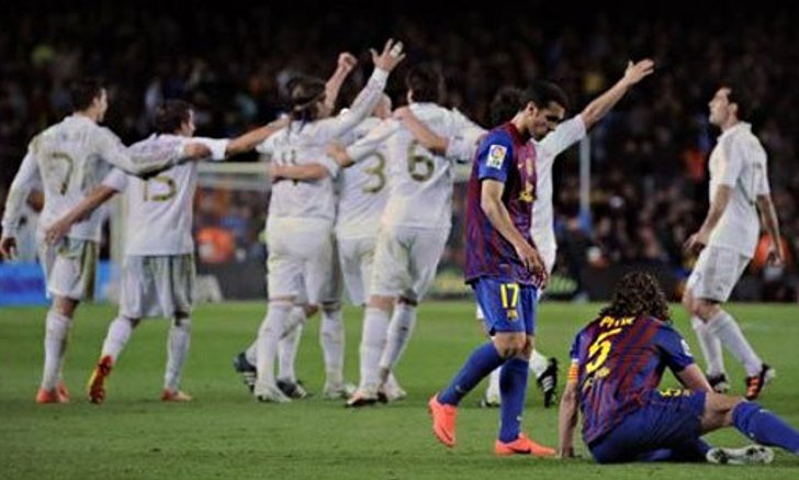 จ่อแชมป์!โด้ฮีโร่ราชันบุกอัดบาร์ซ่า2-1