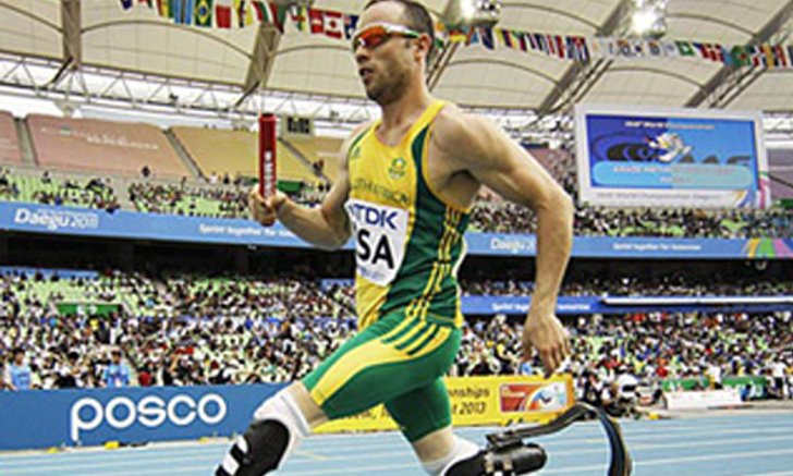 พิสโตเรียส ชวดโชว์ความเร็ว 4 x 400 ม.