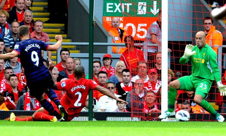 โพดอสกี้,กาซอร์ล่า ซัดพา ปืนใหญ่ บุกหักปีกหงส์ 2-0