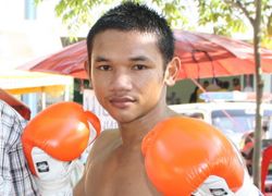 ผึ้งหลวงซิวมวยอาชีพก่อนป้องกันแชมป์WBO