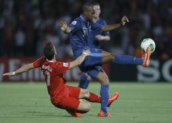 ตราไก่ฟอร์มสดอัดไก่งวง4-1,จอมโหดทะลุ