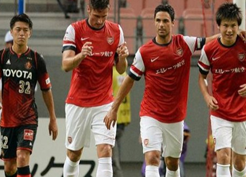 ปืนยังโหดถล่มนาโกยา3-1เกมลับแข้งที่ญี่ปุ่น