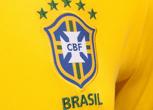 บราซิลเปิดตัวชุดแข่งบอลโลกทำจากขวดพลาสติก