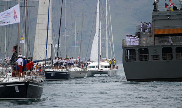 เรือใบทั้งไทย-ต่างชาติร่วมเทิดพระเกียรติในหลวง