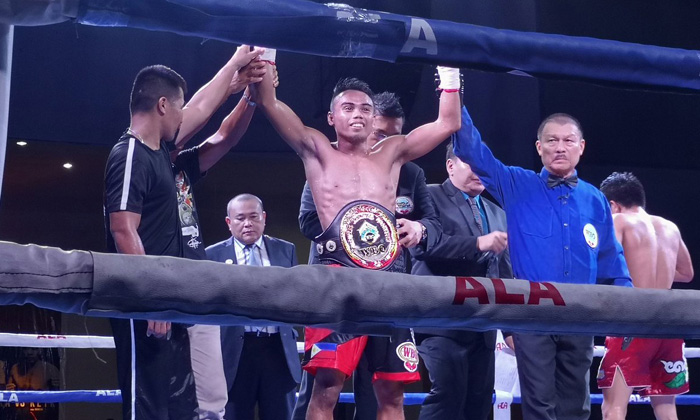 กรรมการจับแพ้ทันที! "ยอดสิงห์แดง" บินชกปินส์ถูกปล้นชัยชวดแชมป์ WBO