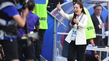 "มาดามแป้ง" หลั่งน้ำตาหลังทีมชาติไทย เบิกสกอร์แรกในบอลโลก 2019  (ภาพ+คลิป)