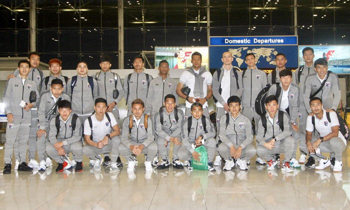 พร้อมสู้! แข้งทีมชาติไทย ออกเดินทางสู่ อินโดนีเซีย ลุยศึกคัดบอลโลก 2022