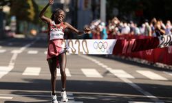 ปอดเหล็กสาวจากเคนยา คว้าเหรียญทองวิ่งมาราธอน โอลิมปิก