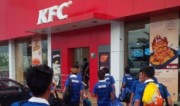 แข้งภูฏานหม่ำไก่ทอด KFC ฉลองใหญ่หลังเอาชนะศรีลังกา 1-0