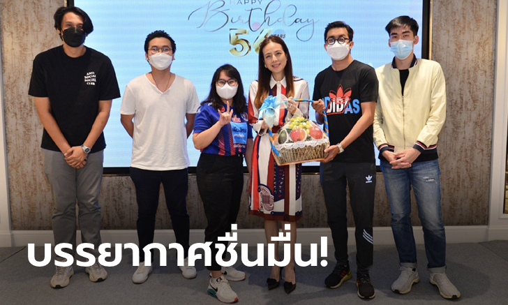 สุดอบอุ่น! คนกีฬาแห่ร่วมอวยพรวันเกิด "มาดามแป้ง" ผู้จัดการทีมชาติไทย (ภาพ)