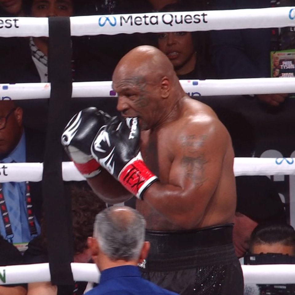 mike-tyson-bites-glove-949625