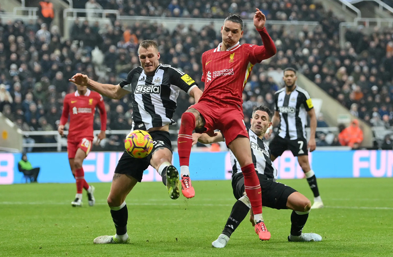 นิวคาสเซิล พบ ลิเวอร์พูล