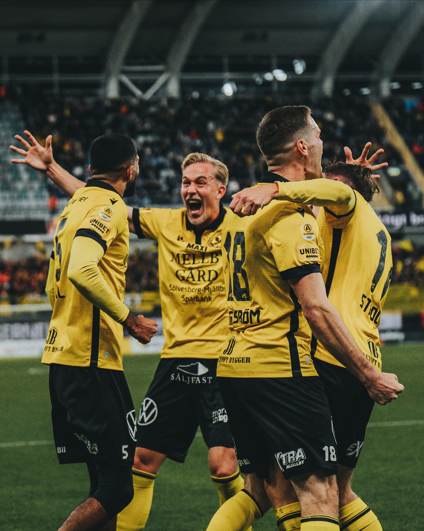 macronfootball_1761100441155