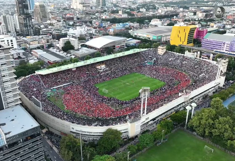 บอล 7 สี แฟนบอลล้นสนาม เต หมอนทอง ชี้เป็นอุปสรรคการเล่น