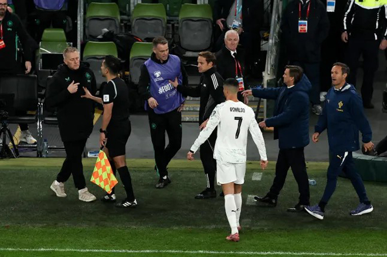 โรนัลโด้ โดนใบแดง ติดโทษแบนกี่นัด