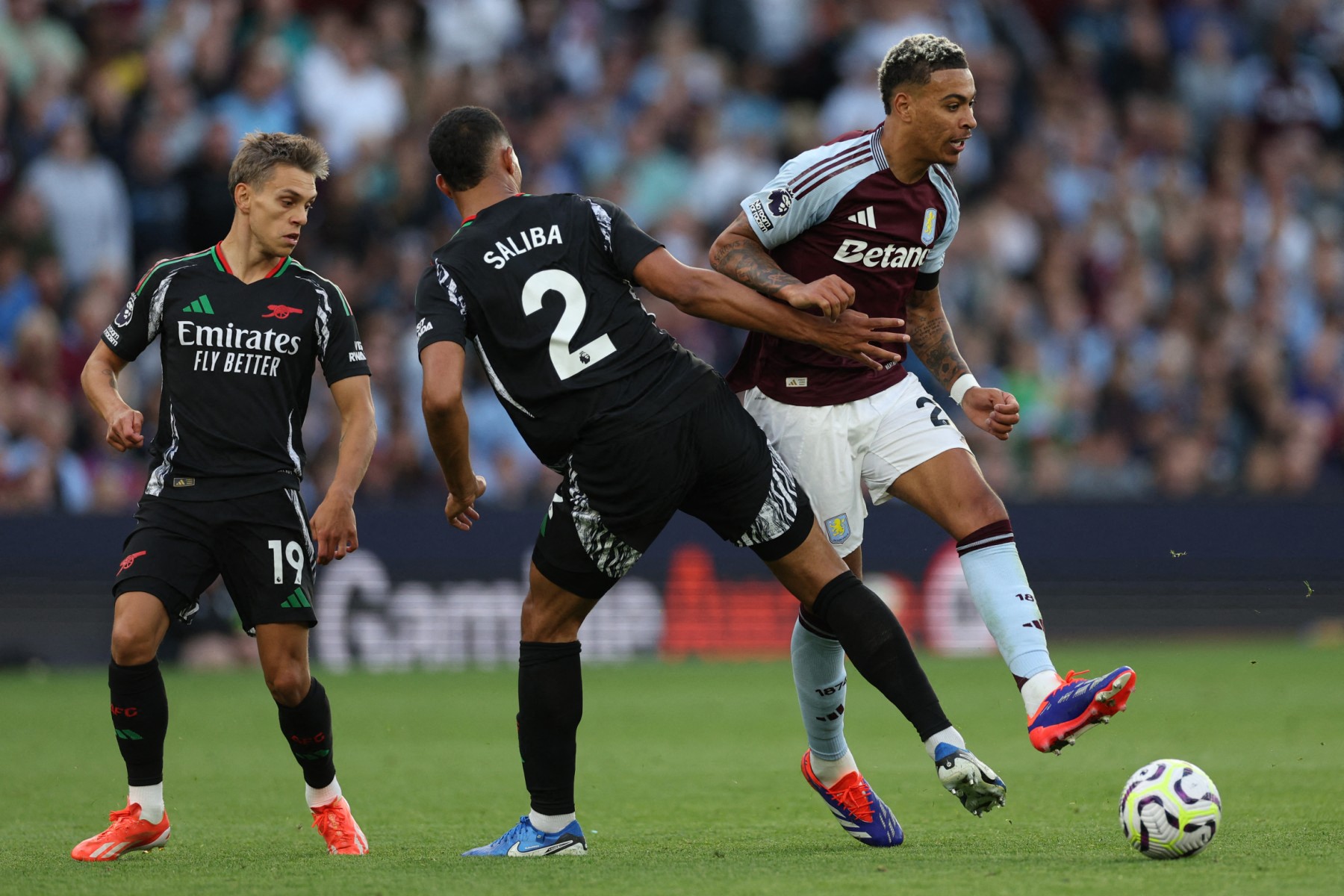 ดูบอลสด พรีเมียร์ลีก แอสตัน วิลลา พบ อาร์เซนอล